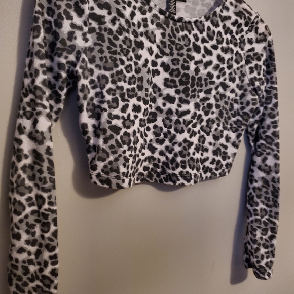 SWS Collection Grey Animal Print Crop Top - Size S - Picture 2 of 5
